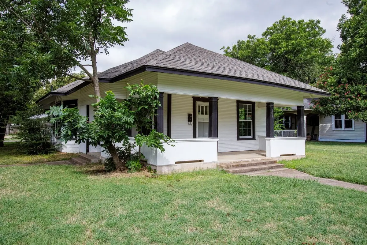 301 Madison Street, Cleburne, TX 76033 - #1