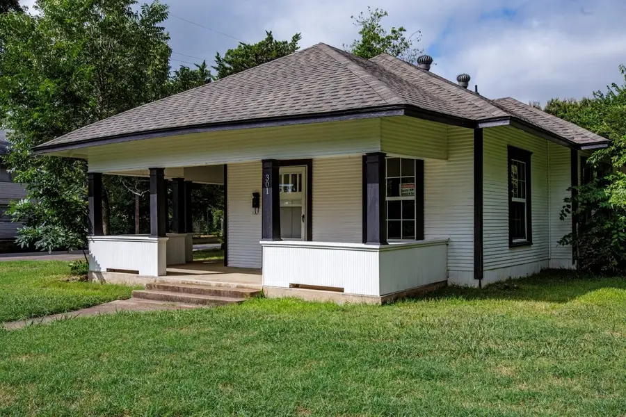301 Madison Street, Cleburne, TX 76033 - #3