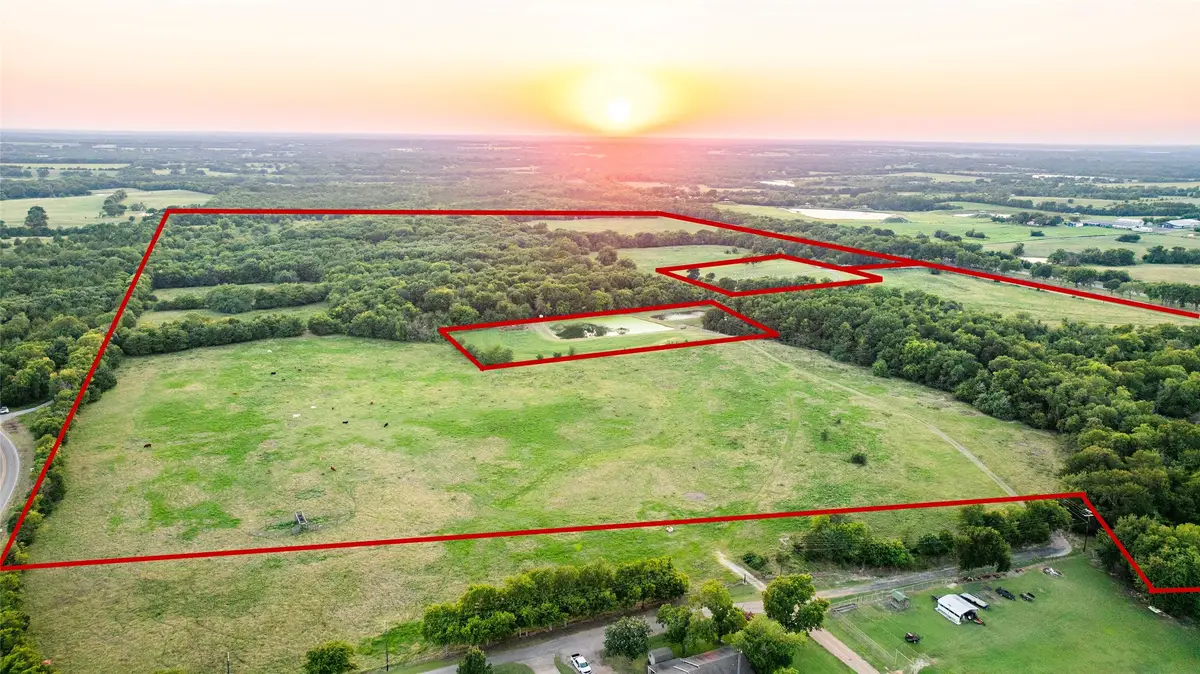 914 Main St/wall/cr3220, Windom, TX 75492 - #1