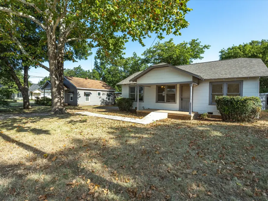 630 W Thompson Street, Jacksboro, TX 76458 - #2