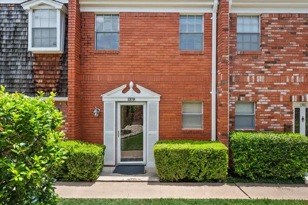 1379 Roaring Springs Road, Fort Worth, TX 76114