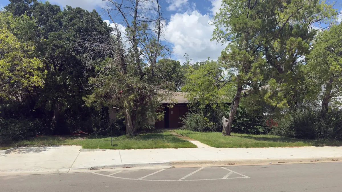 700 W Sycamore Street, Denton, TX 76201 - #1