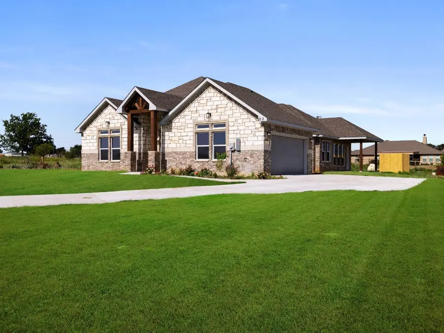 1013 Magnolia Court, Springtown, TX 76082 - #2