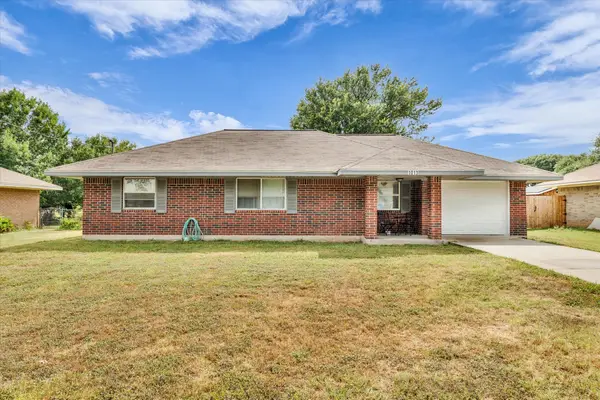 1013 S Madison Street, McGregor, TX 76657