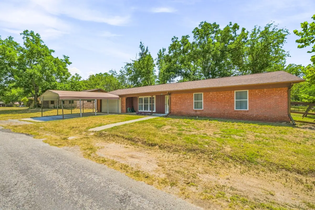 140 E Plum Avenue, De Leon, TX 76444 - #1