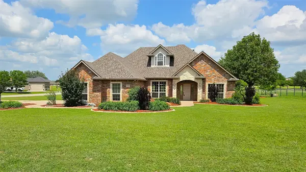 2300 E Emerald Bend Court, Granbury, TX 76049