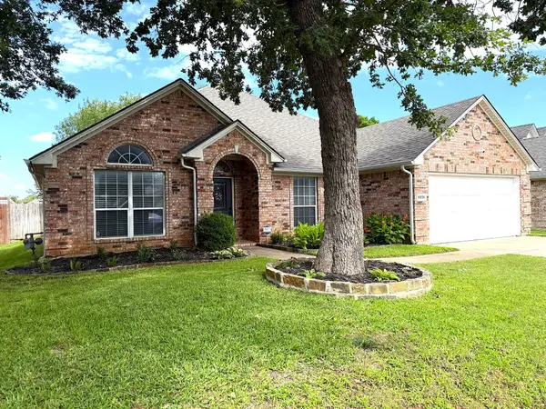 6506 Bluebird Drive, Arlington, TX 76001