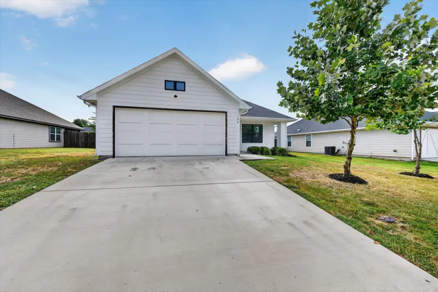 106 Clover Circle, Weatherford, TX 76086 - #2