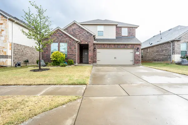 3235 Hunters Glen Drive, Aubrey, TX 76227