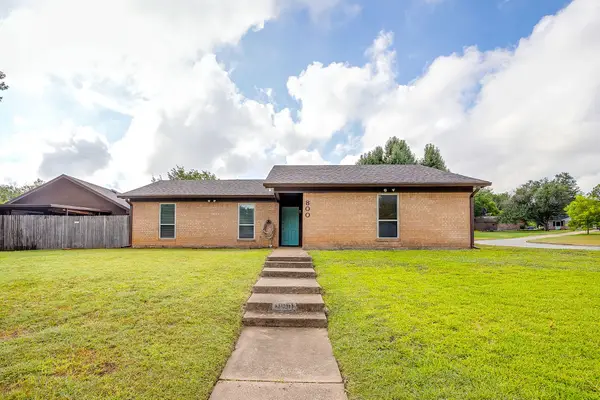 800 Poe Street, Azle, TX 76020