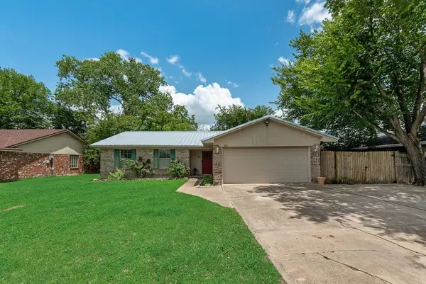802 N Spears Street, Alvarado, TX 76009