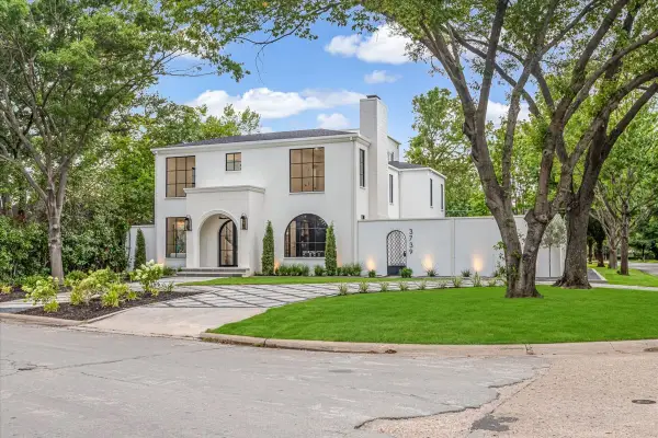 3739 N Versailles Avenue, Dallas, TX 75209