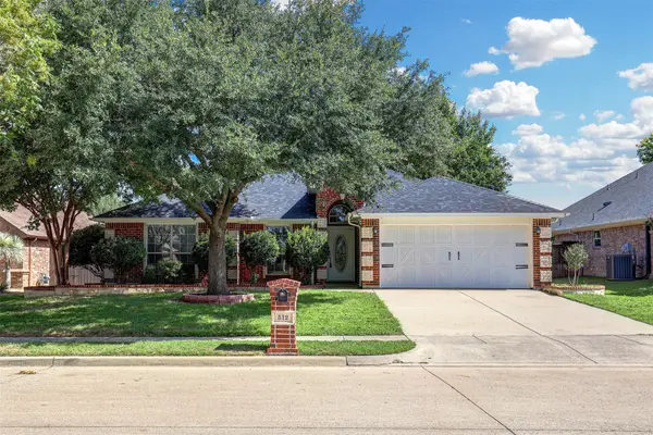 512 Surry Court, Saginaw, TX 76179