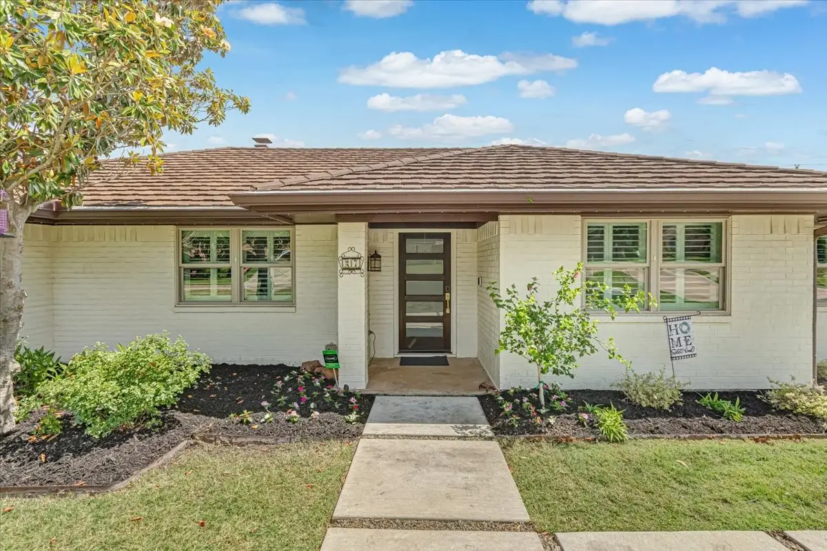 27 Crestwood Drive, Trophy Club, TX 76262 - #1