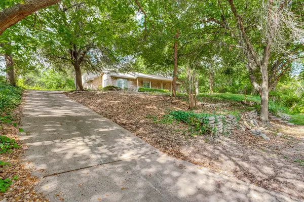 406 Dula Circle, Duncanville, TX 75116