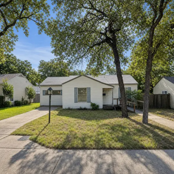 3018 Oakwood Street, Haltom City, TX 76117
