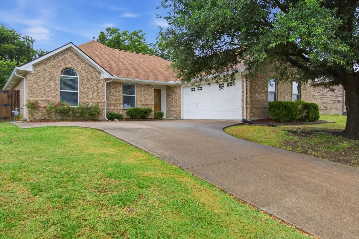 711 Oakmont Drive, Ennis, TX 75119 - #1