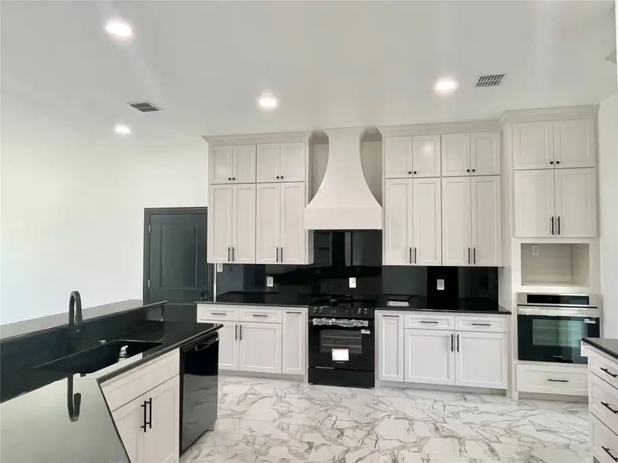 127 Valley Meadows Drive, Springtown, TX 76082 - #2
