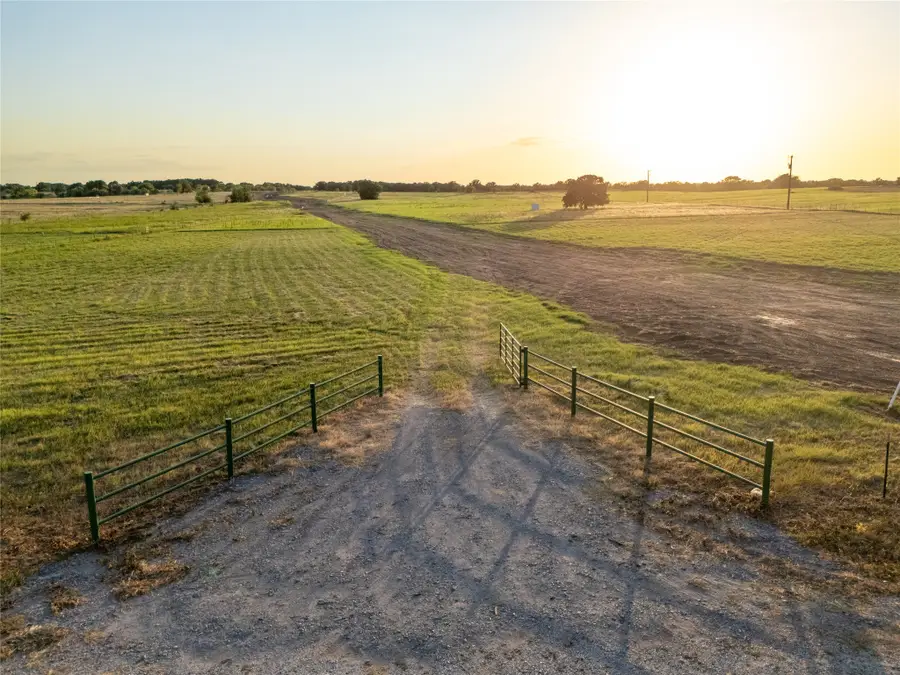 300 County Road 1475, Alvord, TX 76225 - #2