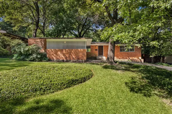 985 N Rustic Circle, Dallas, TX 75218
