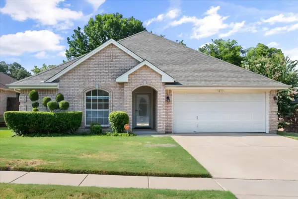 817 Willow Court, Saginaw, TX 76179