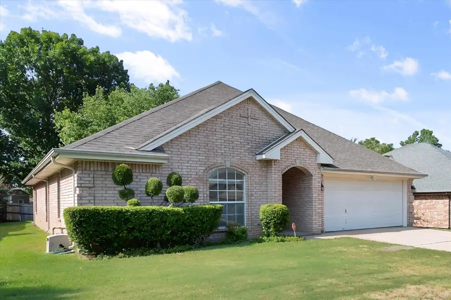 817 Willow Court, Saginaw, TX 76179 - #3