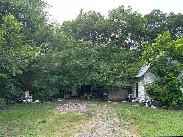 705 N Gardner Street, Whitewright, TX 75491 - #3