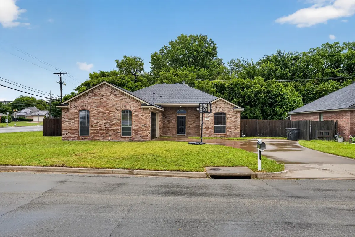 1301 Hyde Park Boulevard, Cleburne, TX 76033 - #1