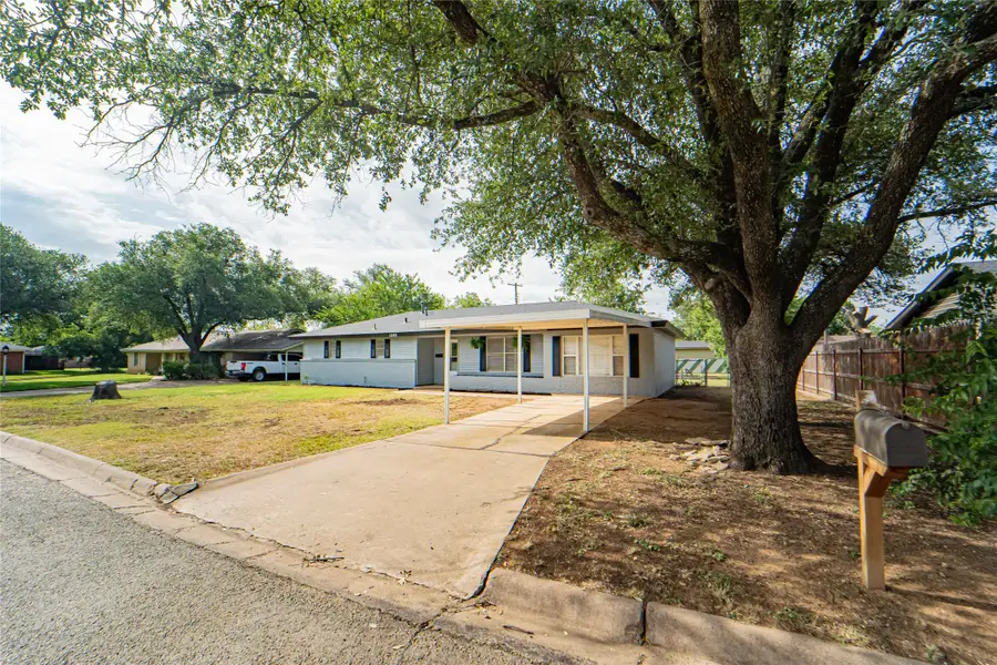 1505 Westridge Circle, Breckenridge, TX 76424 - #2