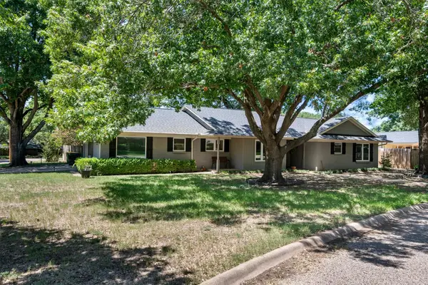 201 Delmore Drive, Hillsboro, TX 76645