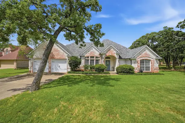 102 Mohawk Cove, Lake Kiowa, TX 76240