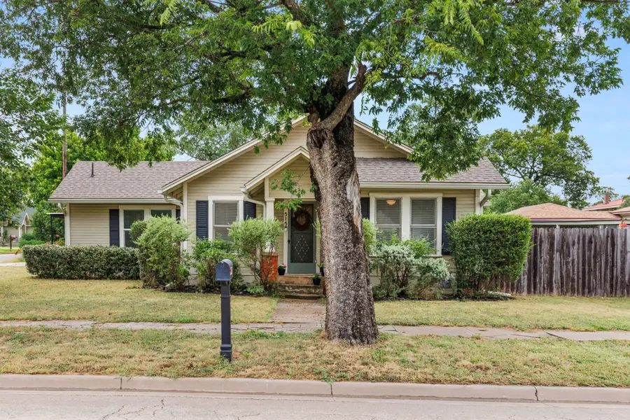 515 W 6th Street, McGregor, TX 76657 - #2