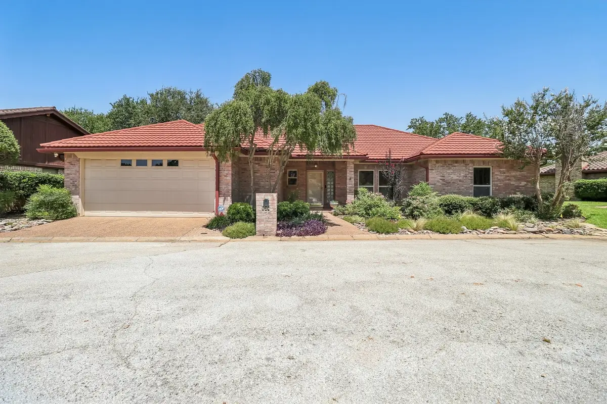 824 Havenwood Lane S, Fort Worth, TX 76112 - #1