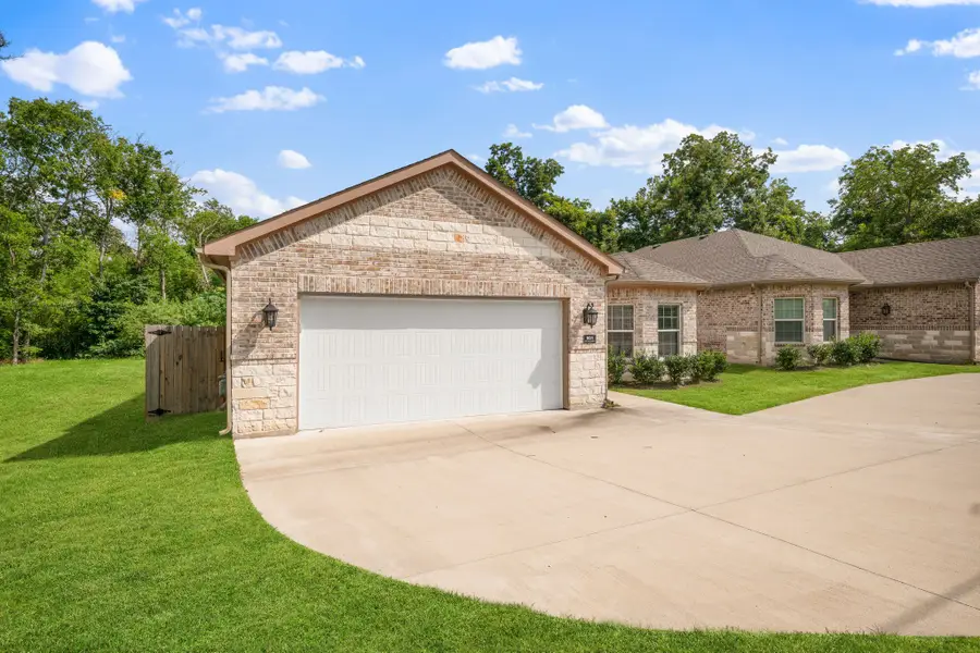 901 E Jefferson Street, Van Alstyne, TX 75495 - #3