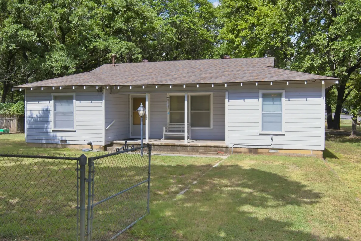329 N Ash Avenue, Azle, TX 76020 - #1