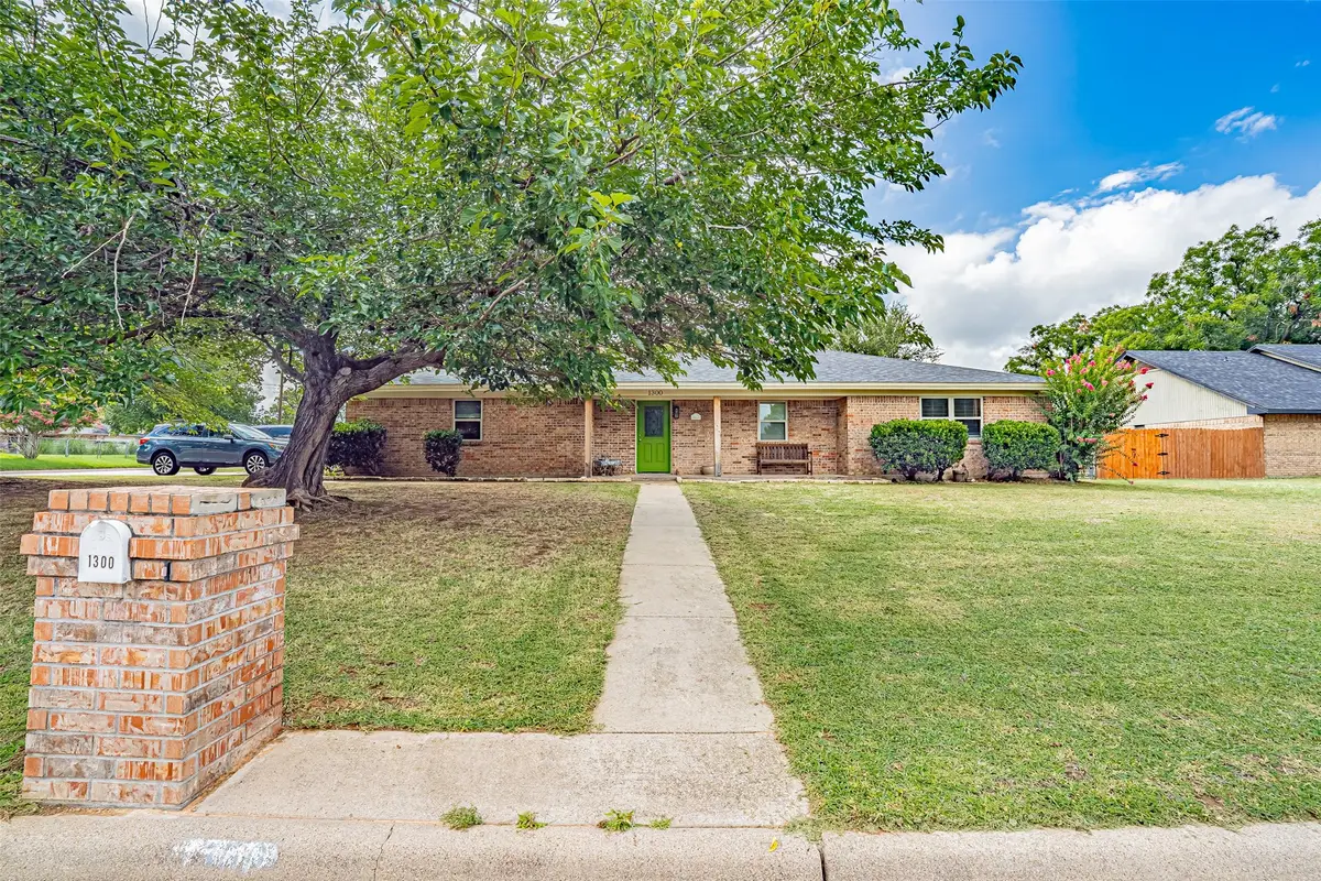 1300 4th Street, Granbury, TX 76048 - #1