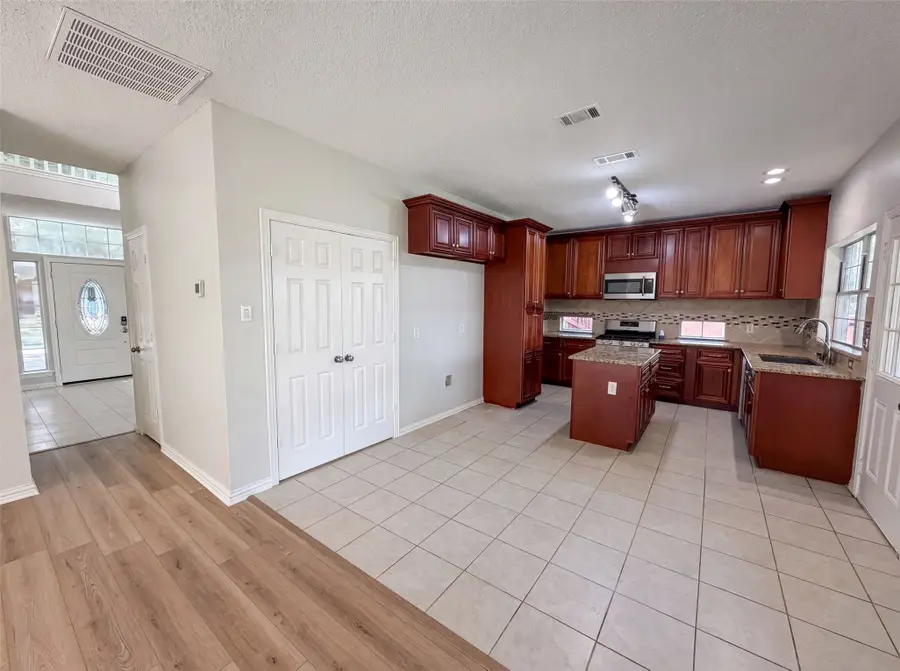 317 Riverwalk Lane, Irving, TX 75063 - #2
