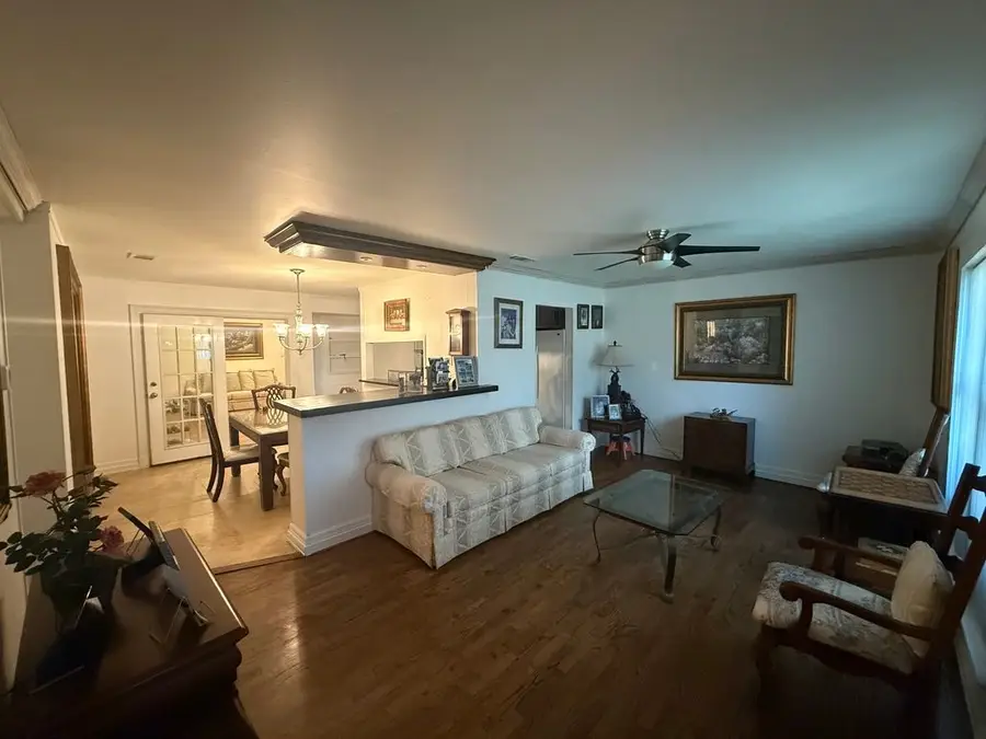 3526 W Rochelle Road, Irving, TX 75062 - #2