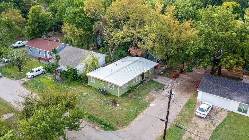 801 Oak Street, Bonham, TX 75418 - #1