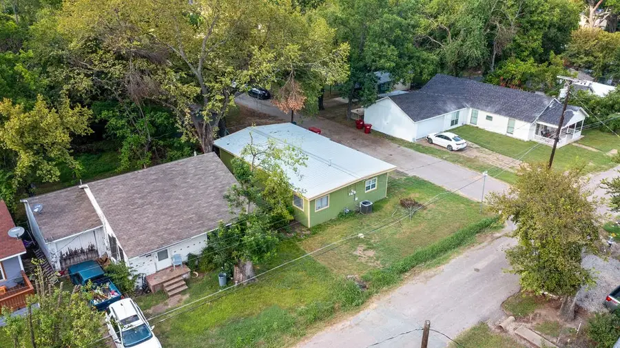 801 Oak Street, Bonham, TX 75418 - #2