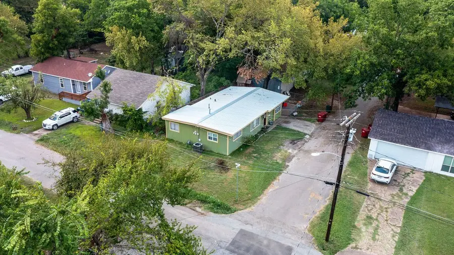 801 Oak Street, Bonham, TX 75418 - #3