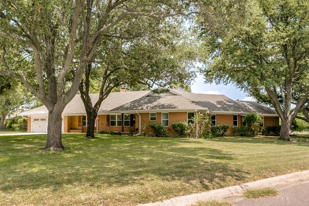 4601 Holiday Lane E, North Richland Hills, TX 76180 - #1