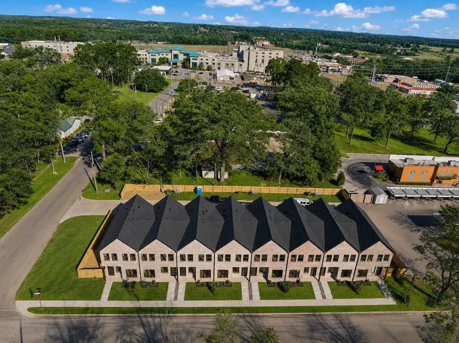 196 W 17th Street, Mount Pleasant, TX 75455 - #2