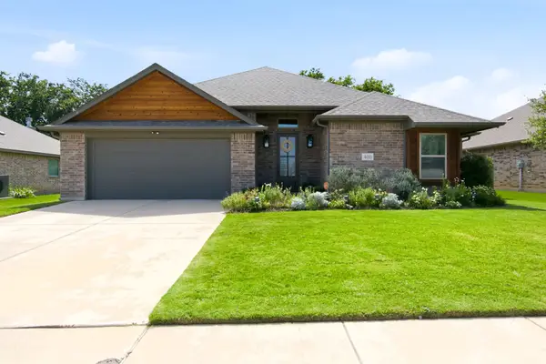 400 Brinkley Drive, Saginaw, TX 76179