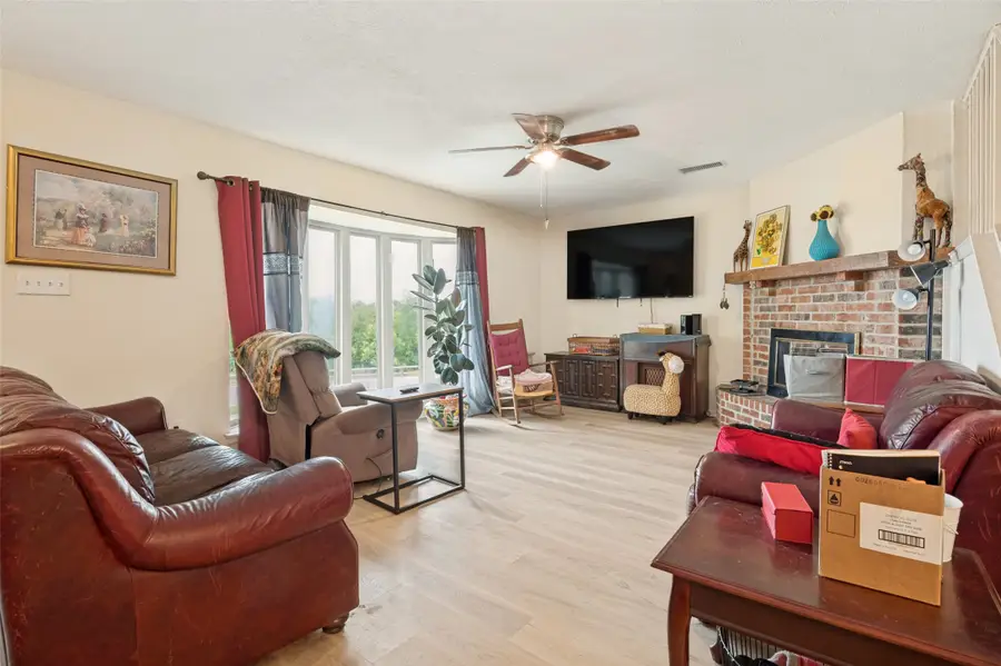 34 E Mountain Lane, Grand Prairie, TX 75052 - #2