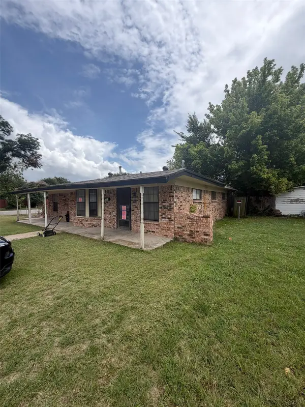 7118 Oak Park Drive, Richland Hills, TX 76118