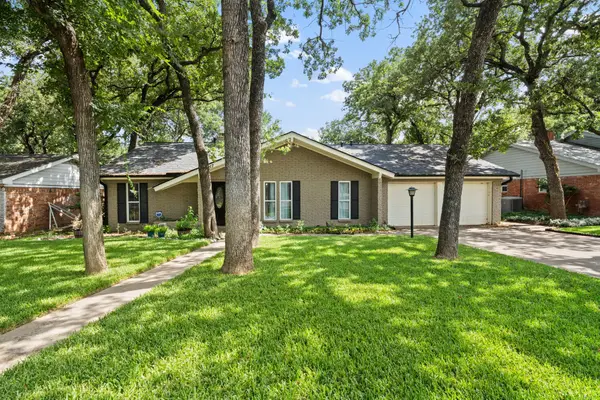 1217 W Redbud Drive, Hurst, TX 76053