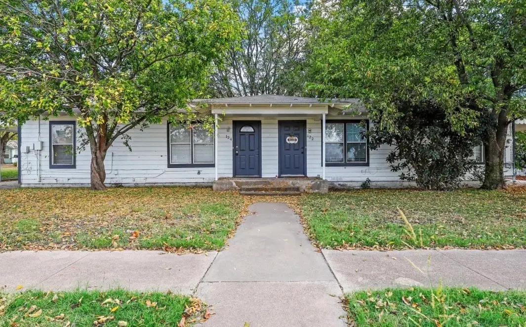 122 Ramsey Avenue, Cleburne, TX 76031 - #1