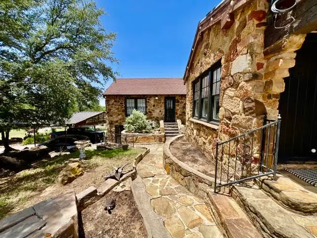 124 S 3rd Street, Jacksboro, TX 76458 - #3