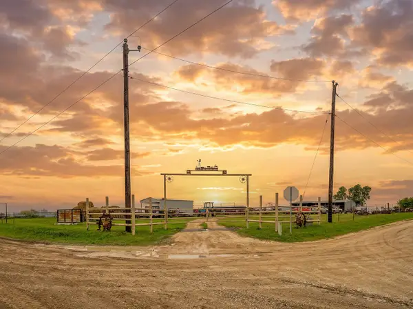 1010 County Road 382, Era, TX 76238